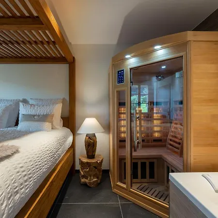 Maison d'hôtes Geraniums Et Neige Fraiche, Avec De Gamme, Balneo Massante Et Sauna Prives *