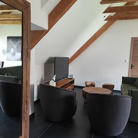 Geraniums Et Neige Fraiche, Avec De Gamme, Balneo Massante Et Sauna Prives * Métabief